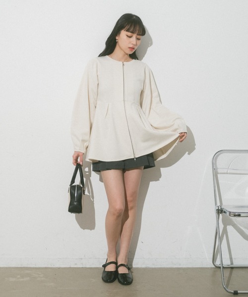 VANNIE U（ヴァニーユー）の「ダブルジップペプラムスウェット（スウェット・レディース・アイボリー/ブラック・FREE）」の11枚目の写真