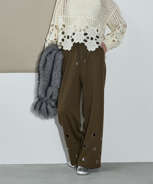 THE YOn（ザヨン）の「アイレットヘムスウェットイージーパンツ（スウェットパンツ・レディース・アイボリー/グレー/ライム/ネイビー/ブラウン/セージグリーン・FREE）」の3枚目の写真