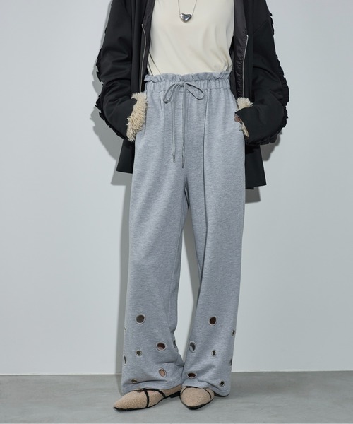 THE YOn（ザヨン）の「アイレットヘムスウェットイージーパンツ（スウェットパンツ・レディース・アイボリー/グレー/ライム/ネイビー/ブラウン/セージグリーン・FREE）」の2枚目の写真