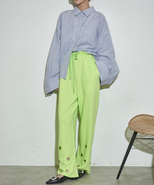 THE YOn（ザヨン）の「アイレットヘムスウェットイージーパンツ（スウェットパンツ・レディース・アイボリー/グレー/ライム/ネイビー/ブラウン/セージグリーン・FREE）」の4枚目の写真