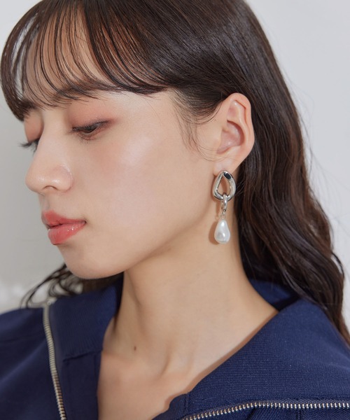 VIS（ビス）の「しずくメタルパールピアス（ピアス（両耳用）・レディース・ゴールド/シルバー・FREE）」の3枚目の写真