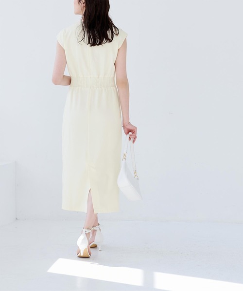 UR'S（ユアーズ）の「キーネックフレンチスリーブウエストタックワンピース（ワンピース・レディース・ブラック/ダークネイビー/グレイッシュベージュ/オフホワイト・S/M/L）」の6枚目の写真