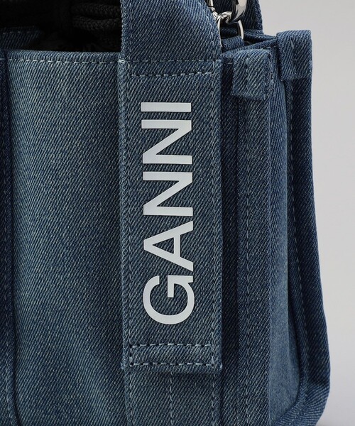 GANNI（ガニー）の「GANNI/ガニー RECYCLED TECH MINI TOTE DENIM / A5459_630 / デニム ロゴミニトート（ショルダーバッグ・レディース・サックスブルー・ONE SIZE）」の6枚目の写真