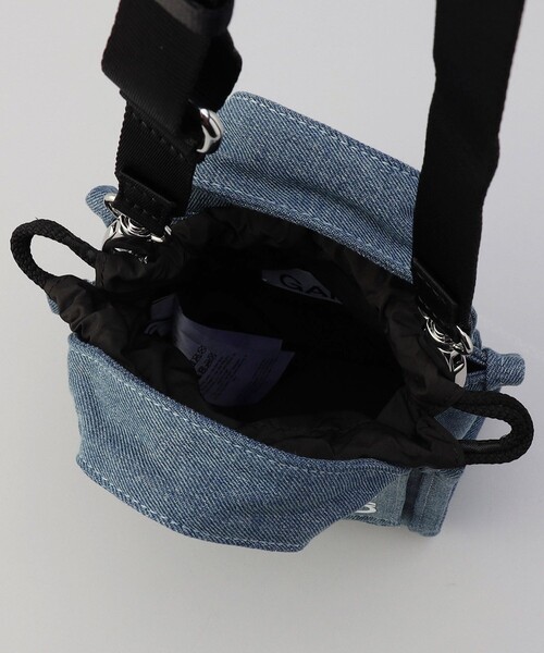 GANNI（ガニー）の「GANNI/ガニー RECYCLED TECH MINI TOTE DENIM / A5459_630 / デニム ロゴミニトート（ショルダーバッグ・レディース・サックスブルー・ONE SIZE）」の9枚目の写真