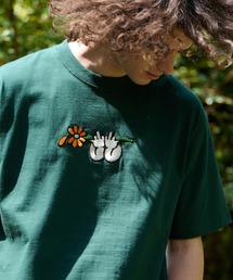 mt9093- GERBERA HAND EMB HEAVY WEIGHT-T Tシャツ