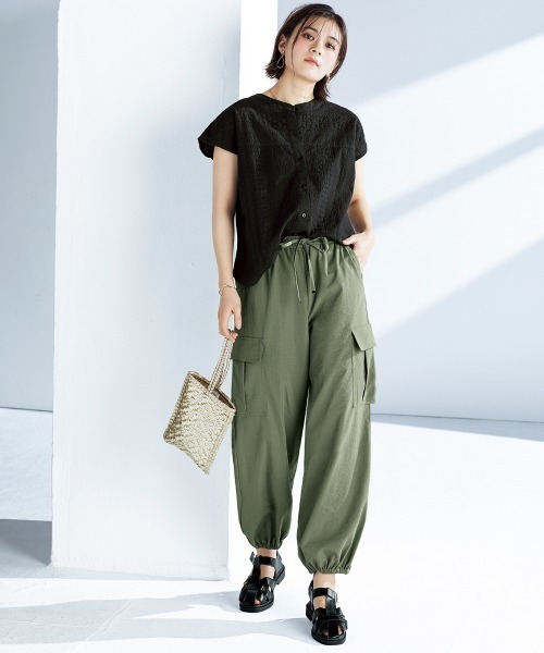 nissen（ニッセン）の「パラシュートカーゴパンツ【吸汗速乾・接触冷感・UVカット】（カーゴパンツ・レディース・ブラック/ライトベージュ/カーキ/ベージュ・S/M/L/LL）」の20枚目の写真