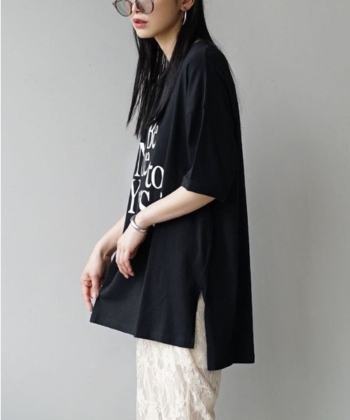 e-zakkamania stores(イーザッカマニアストアーズ)の「ロゴ サイドスリット BIG TEE(Tシャツ/カットソー・レディース・ブラック・フリー)」の4枚目の写真