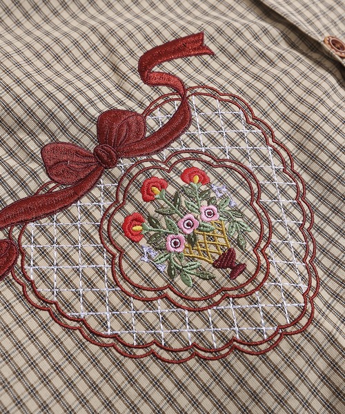HOOK(フック)の「HOOK -select- 異素材襟の古着風刺繍入りチェック柄ビッグシャツ (SS)(シャツ/ブラウス・メンズ・ベージュ・M/L/XL/S)」の4枚目の写真