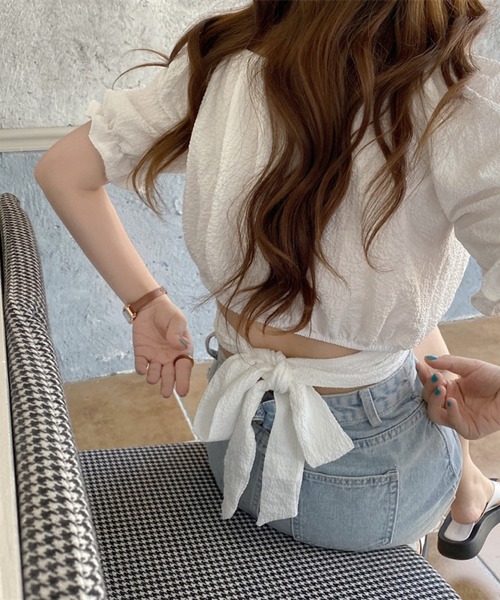 INASTUDIOS(イーナストゥディオス)の「バックリボン オフショルダー クロップド丈 トップス レディース(Tシャツ/カットソー・レディース・ホワイト/ブラック・MEDIUM/LARGE)」の8枚目の写真