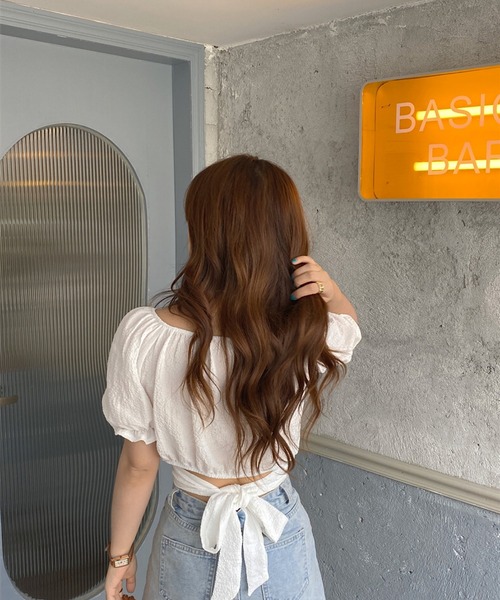 INASTUDIOS(イーナストゥディオス)の「バックリボン オフショルダー クロップド丈 トップス レディース(Tシャツ/カットソー・レディース・ホワイト/ブラック・MEDIUM/LARGE)」の7枚目の写真