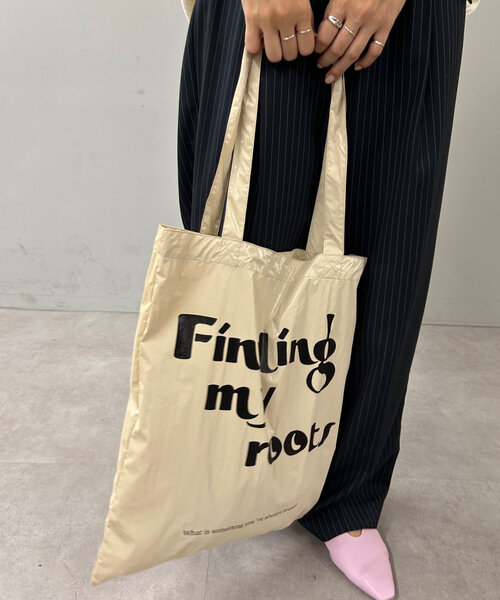 SHENERY（シーナリー）の「seasonトートバッグ（トートバッグ・レディース・シルバー/ベージュ・FREE）」の4枚目の写真