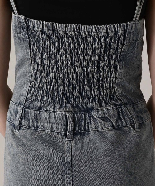 FOREVER 21（フォーエバー トゥエンティーワン）の「【2024FW】デニムサロペット（サロペット/オーバーオール・レディース・ブラック/ブルー・SMALL/MEDIUM）」の14枚目の写真