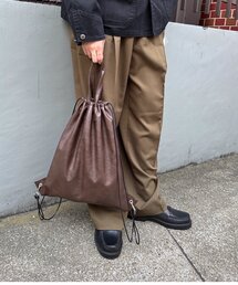 WHIMSIC（ウィムジック）の「【UNISEX】ヴィーガンレザーナップサック（バックパック/リュック・ブラウン系）」