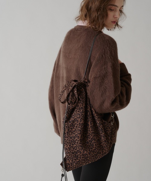 WHIMSIC(ウィムジック)の「【UNISEX】ヴィーガンレザーナップサック(バックパック/リュック・メンズ・ブラック/カーキ/ブラウン/ブラウン系その他2/アイボリー/キャメル/ダークブラウン/ベージュ/ブラウン系その他3・ONE SIZE)」の10枚目の写真