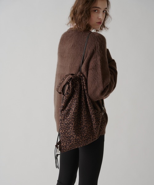WHIMSIC(ウィムジック)の「【UNISEX】ヴィーガンレザーナップサック(バックパック/リュック・メンズ・ブラック/カーキ/ブラウン/ブラウン系その他2/アイボリー/キャメル/ダークブラウン/ベージュ/ブラウン系その他3・ONE SIZE)」の11枚目の写真
