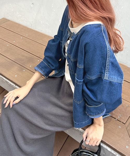 Futier land（フューティアランド）の「襟元スッキリとしたバランス良いアウター。ノーカラーデニムジャケット（デニムジャケット・レディース・ライトブルー/インディゴブルー・FREE）」の4枚目の写真