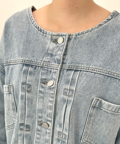 Futier land（フューティアランド）の「襟元スッキリとしたバランス良いアウター。ノーカラーデニムジャケット（デニムジャケット・レディース・ライトブルー/インディゴブルー・FREE）」の12枚目の写真