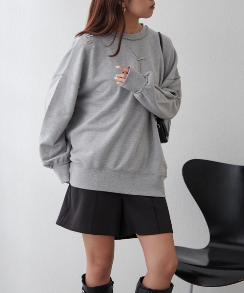 Remind me and forever（リマインドミーアンドフォーエバー）の「【WEB限定】ダメージ加工スウェット（Tシャツ/カットソー・レディース・ライトベージュ/グレー/スミクロ・FREE）」の2枚目の写真