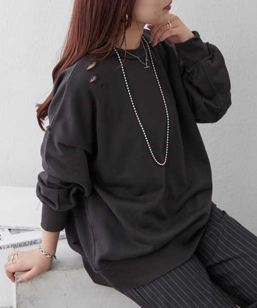 Remind me and forever（リマインドミーアンドフォーエバー）の「【WEB限定】ダメージ加工スウェット（Tシャツ/カットソー・レディース・ライトベージュ/グレー/スミクロ・FREE）」の4枚目の写真