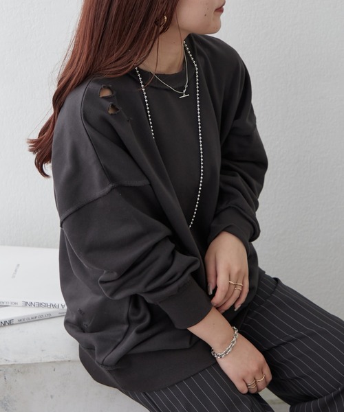 Remind me and forever（リマインドミーアンドフォーエバー）の「【WEB限定】ダメージ加工スウェット（Tシャツ/カットソー・レディース・ライトベージュ/グレー/スミクロ・FREE）」の5枚目の写真