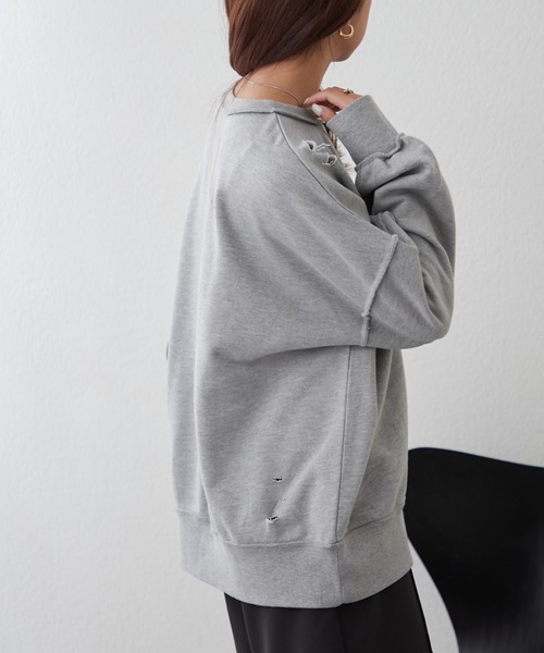 Remind me and forever（リマインドミーアンドフォーエバー）の「【WEB限定】ダメージ加工スウェット（Tシャツ/カットソー・レディース・ライトベージュ/グレー/スミクロ・FREE）」の15枚目の写真