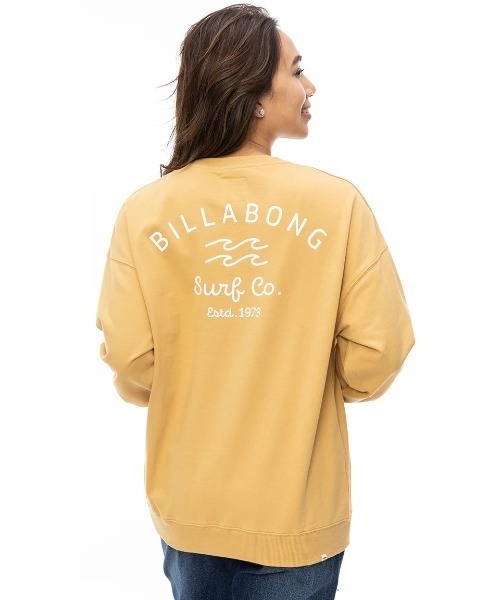 BILLABONG(ビラボン)の「BILLABONG レディース SOFT CLEAN ARCH LOGO トレーナー 【2024年秋冬モデル】/ビラボンロゴバックプリントクルーネックトレーナー(スウェット・レディース・アイボリー/ブラック系その他/イエロー系その他/ブルー系その他・MEDIUM/LARGE)」の4枚目の写真