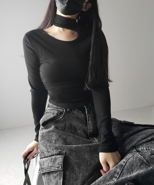 me+em select(ミームセレクト)の「※※【 2color 】カットアウトアシメチョーカーカットソートップス /cutout asymmetry choker cutsew tops(Tシャツ/カットソー・レディース・ホワイト/ブラック/グレー・FREE)」の13枚目の写真