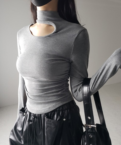 me+em select(ミームセレクト)の「※※【 2color 】カットアウトアシメチョーカーカットソートップス /cutout asymmetry choker cutsew tops(Tシャツ/カットソー・レディース・ホワイト/ブラック/グレー・FREE)」の17枚目の写真