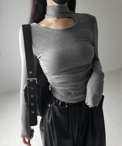 me+em select(ミームセレクト)の「※※【 2color 】カットアウトアシメチョーカーカットソートップス /cutout asymmetry choker cutsew tops(Tシャツ/カットソー・レディース・ホワイト/ブラック/グレー・FREE)」の18枚目の写真