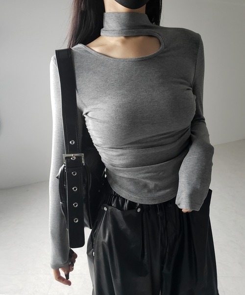 me+em select(ミームセレクト)の「※※【 2color 】カットアウトアシメチョーカーカットソートップス /cutout asymmetry choker cutsew tops(Tシャツ/カットソー・レディース・ホワイト/ブラック/グレー・FREE)」の21枚目の写真