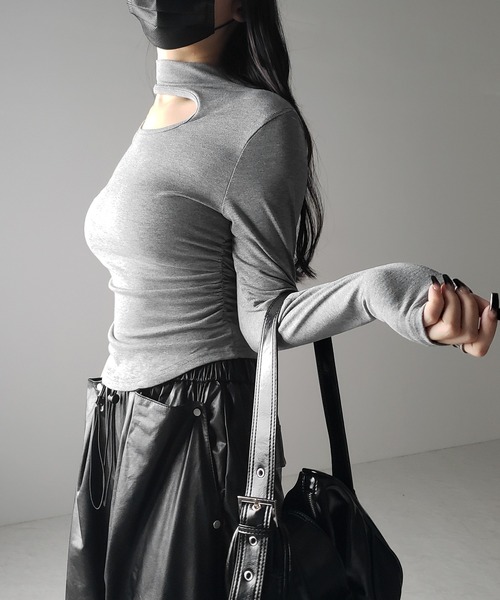me+em select(ミームセレクト)の「※※【 2color 】カットアウトアシメチョーカーカットソートップス /cutout asymmetry choker cutsew tops(Tシャツ/カットソー・レディース・ホワイト/ブラック/グレー・FREE)」の22枚目の写真