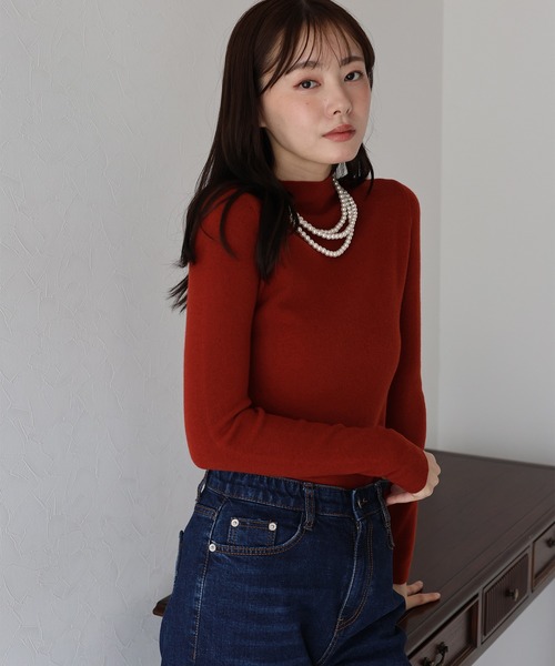 BLUEEAST（ブルーイースト）の「《お気に入り1.3万人突破！／新色追加／8色展開》ウール混ベーシックハイネックニット（ニット/セーター・レディース・キャメル/アイボリー/ボルドー/チャコールグレー/ブラック/ネイビー/ピンク/ブラウン/レッド/ブルー/グレー・MEDIUM）」の10枚目の写真