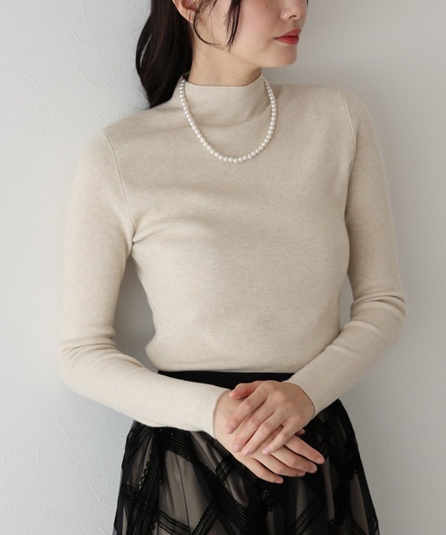 BLUEEAST（ブルーイースト）の「《お気に入り1.3万人突破！／新色追加／8色展開》ウール混ベーシックハイネックニット（ニット/セーター・レディース・キャメル/アイボリー/ボルドー/チャコールグレー/ブラック/ネイビー/ピンク/ブラウン/レッド/ブルー/グレー・MEDIUM）」の2枚目の写真