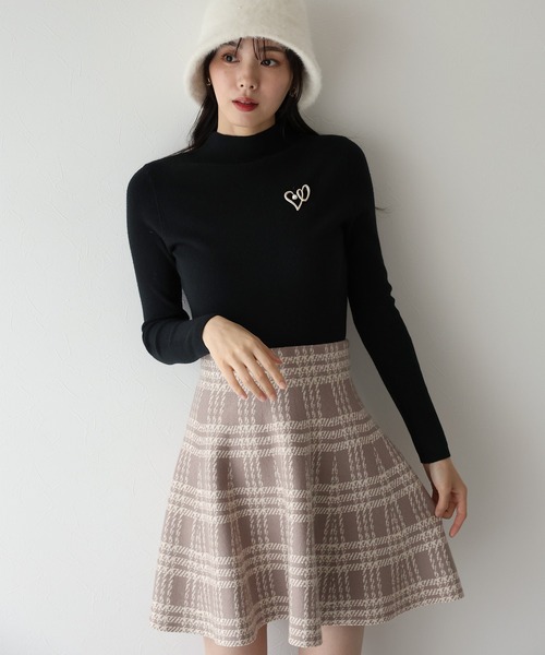 BLUEEAST（ブルーイースト）の「《お気に入り1.3万人突破！／新色追加／8色展開》ウール混ベーシックハイネックニット（ニット/セーター・レディース・キャメル/アイボリー/ボルドー/チャコールグレー/ブラック/ネイビー/ピンク/ブラウン/レッド/ブルー/グレー・MEDIUM）」の3枚目の写真