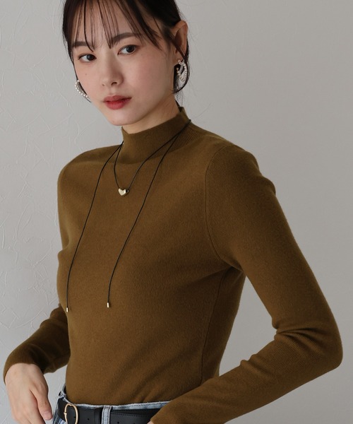 BLUEEAST（ブルーイースト）の「《お気に入り1.3万人突破！／新色追加／8色展開》ウール混ベーシックハイネックニット（ニット/セーター・レディース・キャメル/アイボリー/ボルドー/チャコールグレー/ブラック/ネイビー/ピンク/ブラウン/レッド/ブルー/グレー・MEDIUM）」の16枚目の写真