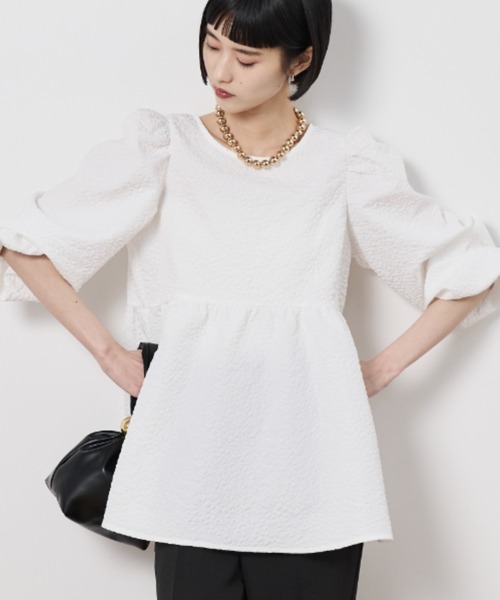 Shelly island(シェリーアイランド)の「フラワージャガードペプラムブラウス(シャツ/ブラウス・レディース・ブラック/ホワイト・FREE)」の1枚目の写真