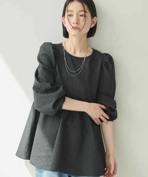 Shelly island(シェリーアイランド)の「フラワージャガードペプラムブラウス(シャツ/ブラウス・レディース・ブラック/ホワイト・FREE)」の2枚目の写真