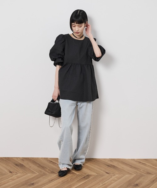 Shelly island(シェリーアイランド)の「フラワージャガードペプラムブラウス(シャツ/ブラウス・レディース・ブラック/ホワイト・FREE)」の8枚目の写真