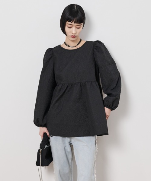 Shelly island(シェリーアイランド)の「フラワージャガードペプラムブラウス(シャツ/ブラウス・レディース・ブラック/ホワイト・FREE)」の7枚目の写真