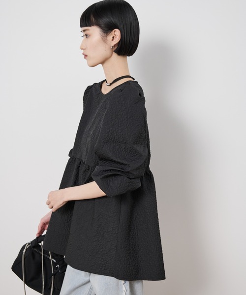 Shelly island(シェリーアイランド)の「フラワージャガードペプラムブラウス(シャツ/ブラウス・レディース・ブラック/ホワイト・FREE)」の6枚目の写真