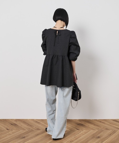 Shelly island(シェリーアイランド)の「フラワージャガードペプラムブラウス(シャツ/ブラウス・レディース・ブラック/ホワイト・FREE)」の12枚目の写真