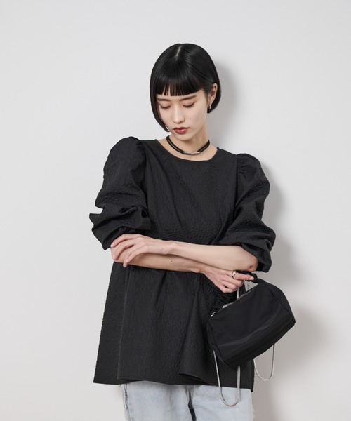 Shelly island(シェリーアイランド)の「フラワージャガードペプラムブラウス(シャツ/ブラウス・レディース・ブラック/ホワイト・FREE)」の3枚目の写真