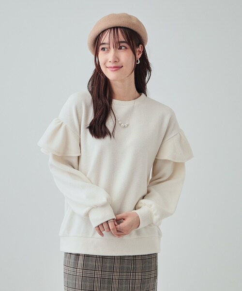 DRESKIP(ドレスキップ)の「◆【S-LL】一枚で決まる ふんわり微起毛 フリル袖トップス(Tシャツ/カットソー・レディース・アイボリー/チャコールグレー/パープル・01/02/03/04)」の4枚目の写真