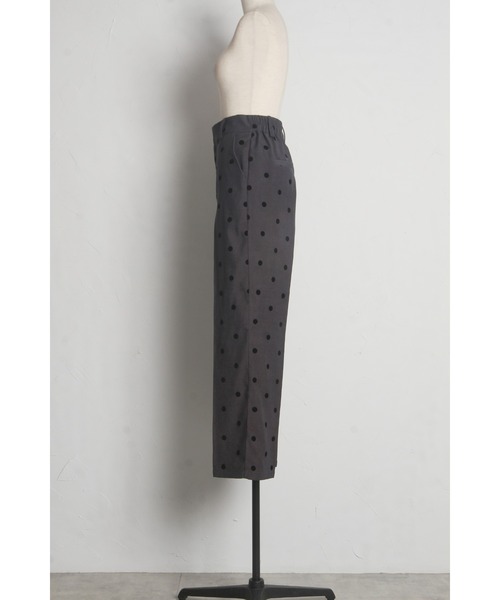 &. NOSTALGIA(アンドドットノスタルジア)の「【ZOZO限定】フロッキードットワイドパンツ(その他パンツ・レディース・チャコールグレー/ブラック・M)」の13枚目の写真