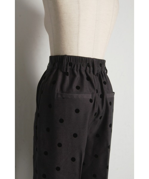 &. NOSTALGIA(アンドドットノスタルジア)の「【ZOZO限定】フロッキードットワイドパンツ(その他パンツ・レディース・チャコールグレー/ブラック・M)」の15枚目の写真