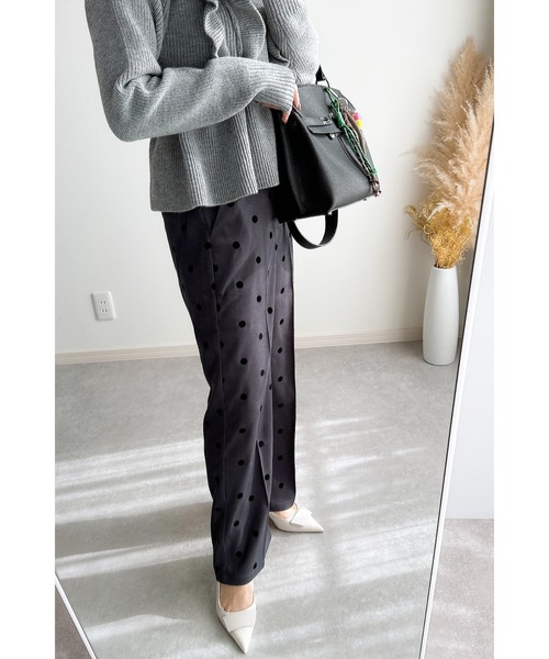 &. NOSTALGIA(アンドドットノスタルジア)の「【ZOZO限定】フロッキードットワイドパンツ(その他パンツ・レディース・チャコールグレー/ブラック・M)」の6枚目の写真