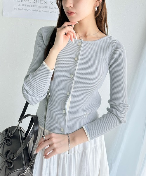 mily bilet(ミウィビレット)の「【mily bilet】女性らしさ漂う。裾配色ロゴ刺繍コンパクトニットカーディガン(カーディガン/ボレロ・レディース・ブルー/ブラック/ピンク/ホワイト・LARGE/MEDIUM/SMALL/X-LARGE)」の8枚目の写真