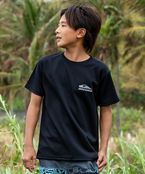 Quiksilver（クイックシルバー）の「QUIK DROP SS YOUTH /クイックシルバーキッズバックプリント半袖ラッシュガード（水着）（ラッシュガード・キッズ・ホワイト/ブラック/チャコールグレー・160/130/140/150）」の8枚目の写真