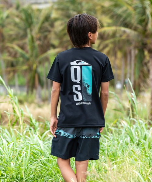Quiksilver（クイックシルバー）の「QUIK DROP SS YOUTH /クイックシルバーキッズバックプリント半袖ラッシュガード（水着）（ラッシュガード・キッズ・ホワイト/ブラック/チャコールグレー・160/130/140/150）」の9枚目の写真