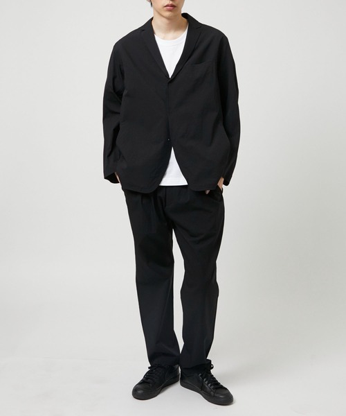 WHITE MOUNTAINEERING(ホワイトマウンテニアリング)の「【White Mountaineering / ホワイトマウンテニアリング】3 TUCK EASY TAPERED PANTS(スラックス・メンズ・ブラック・0/1/2)」の2枚目の写真
